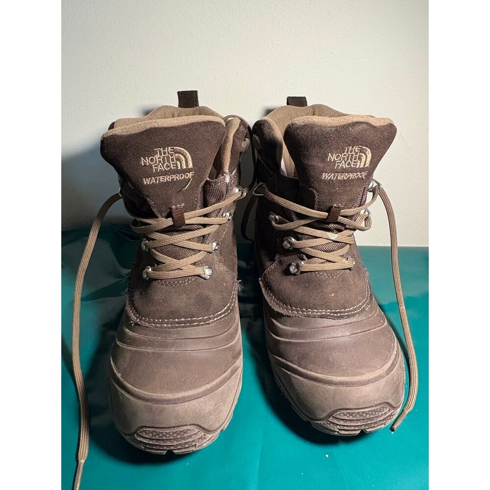 North Face women’s hiking or winter boots in a US 5 or EU37